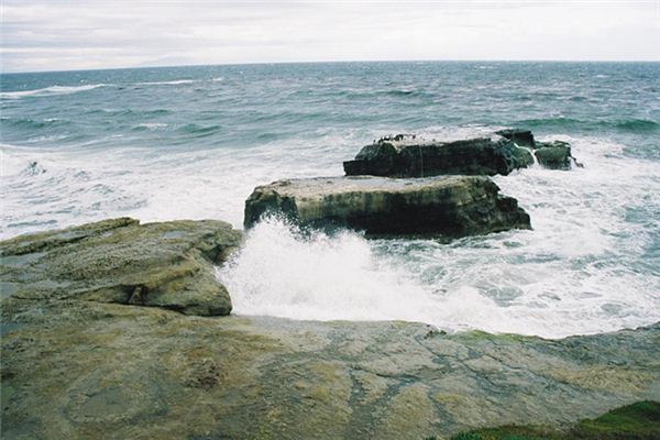 梦见涨潮是什么意思 梦见涨潮是什么意思