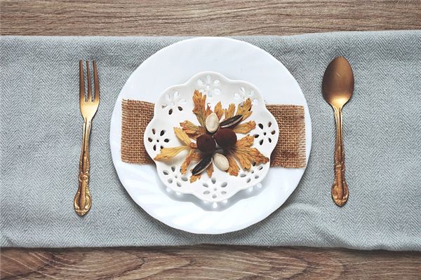 梦见用餐是什么意思 梦见用餐是什么意思